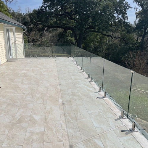 Dunns-Flooring-Outdoor-Glass-Railing--Install